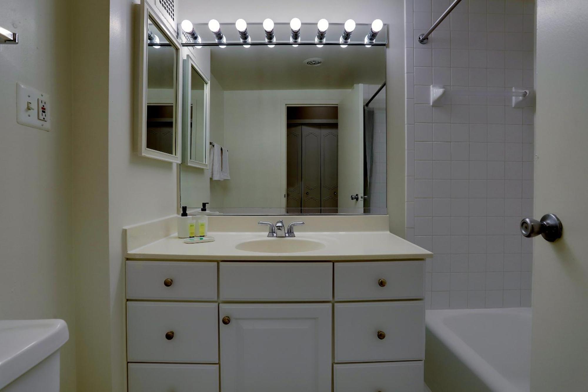 Crystal - Fantastic 2br Aprtment With Gym * Arlington