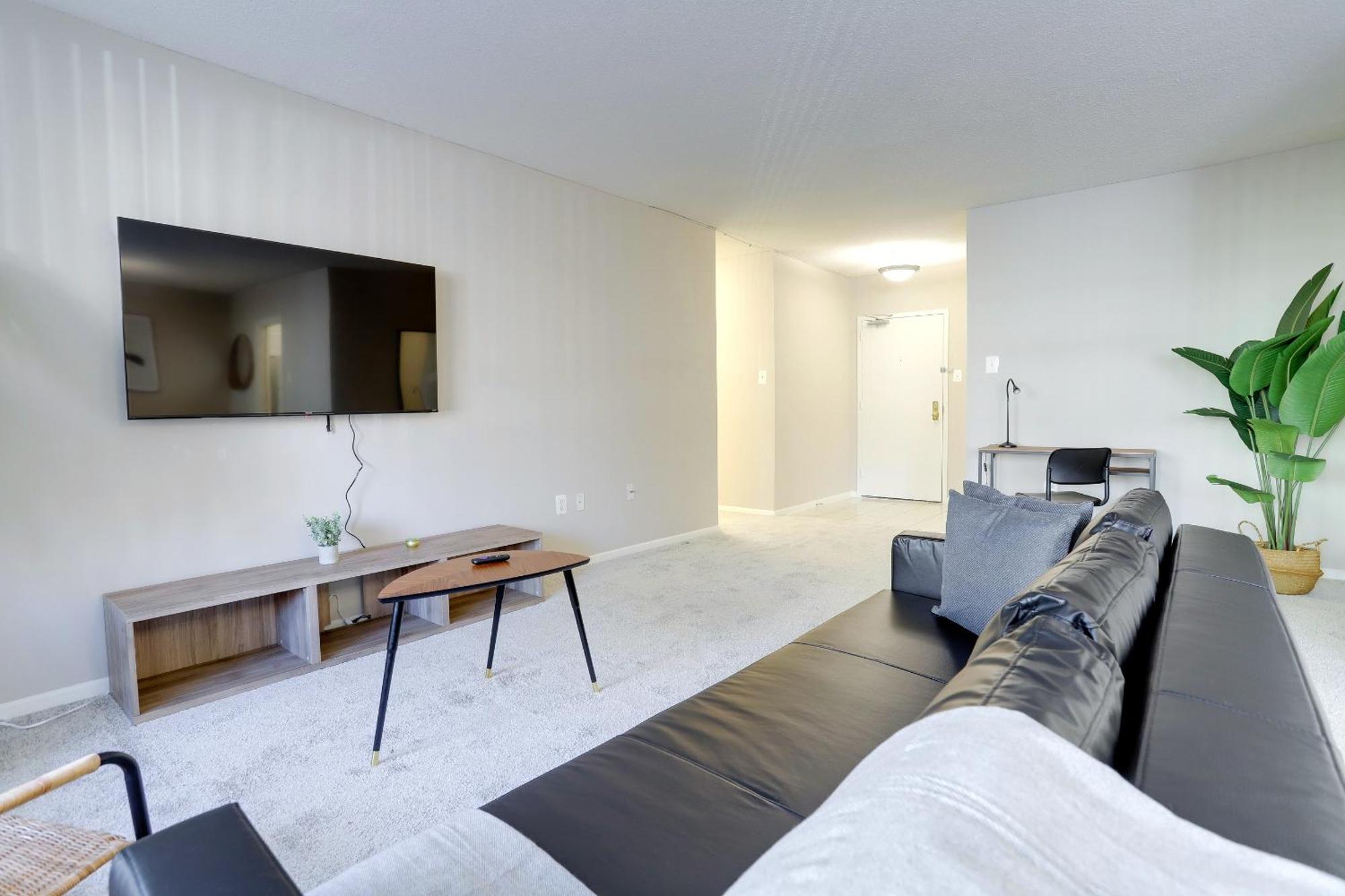 Crystal - Fantastic 2br Aprtment With Gym Apartment