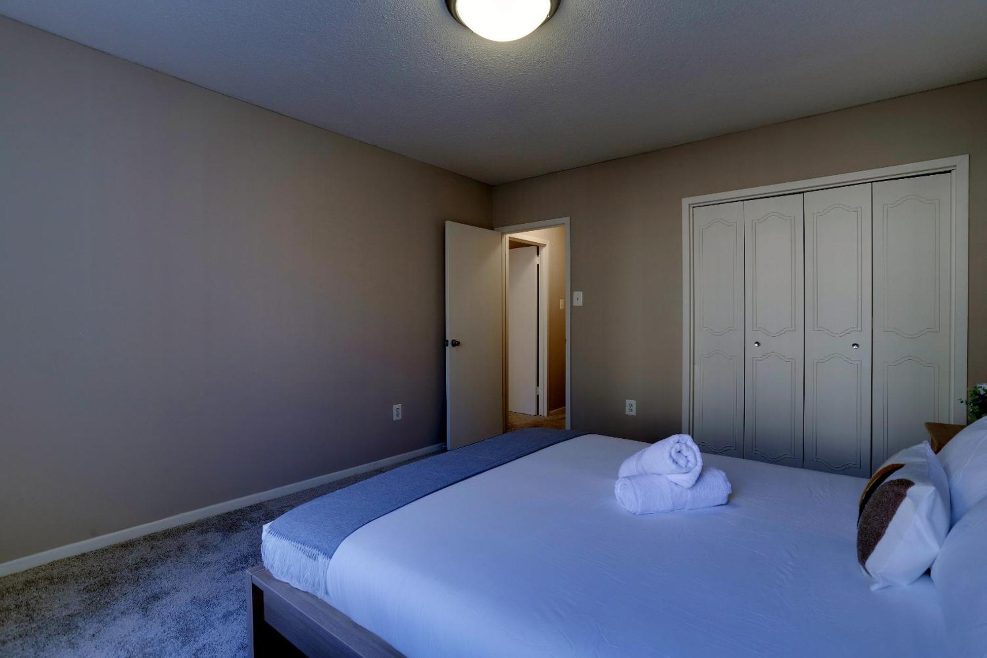Apartment Crystal - Fantastic 2br Aprtment With Gym Arlington
