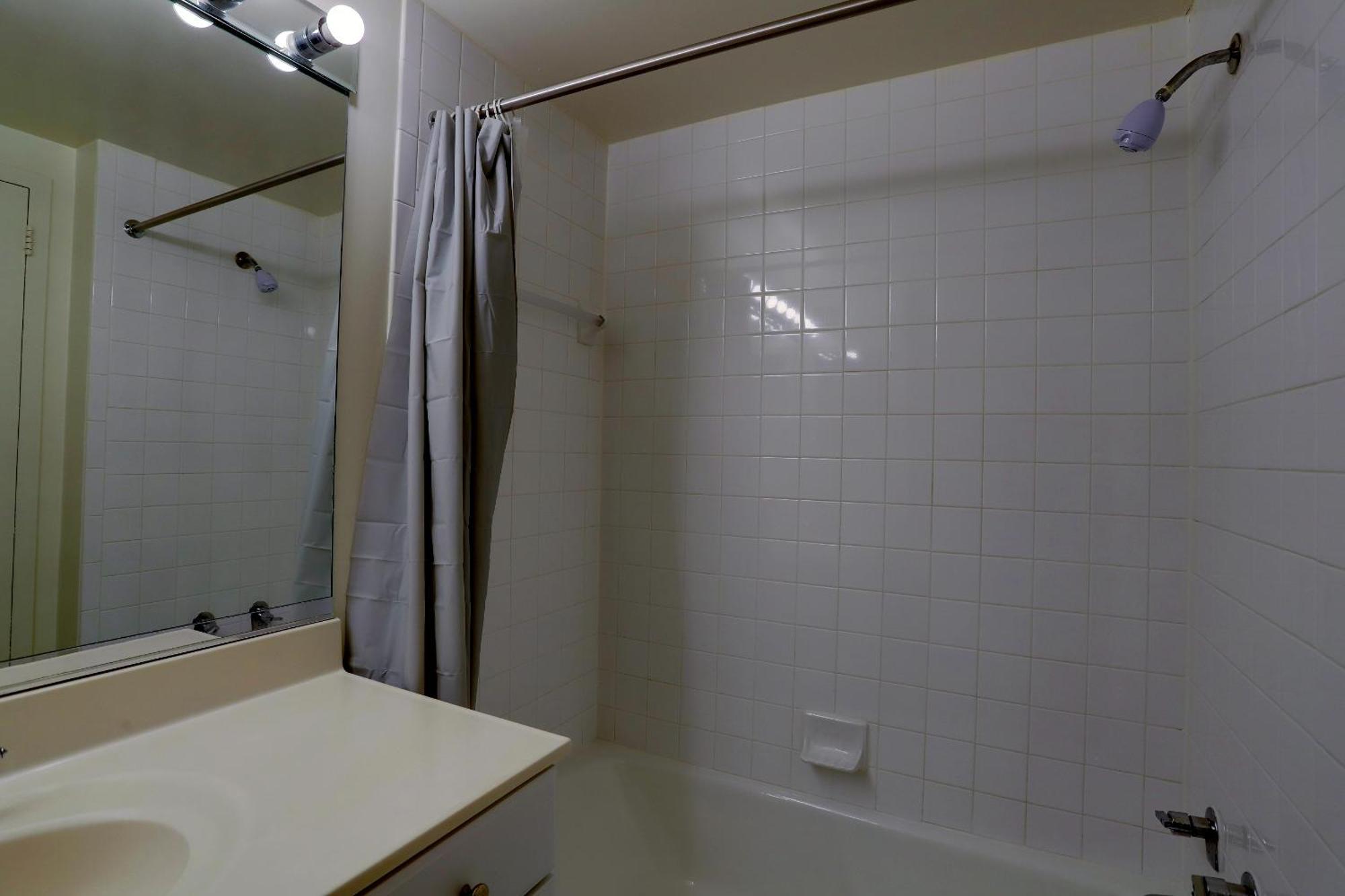 Crystal - Fantastic 2br Aprtment With Gym Apartment