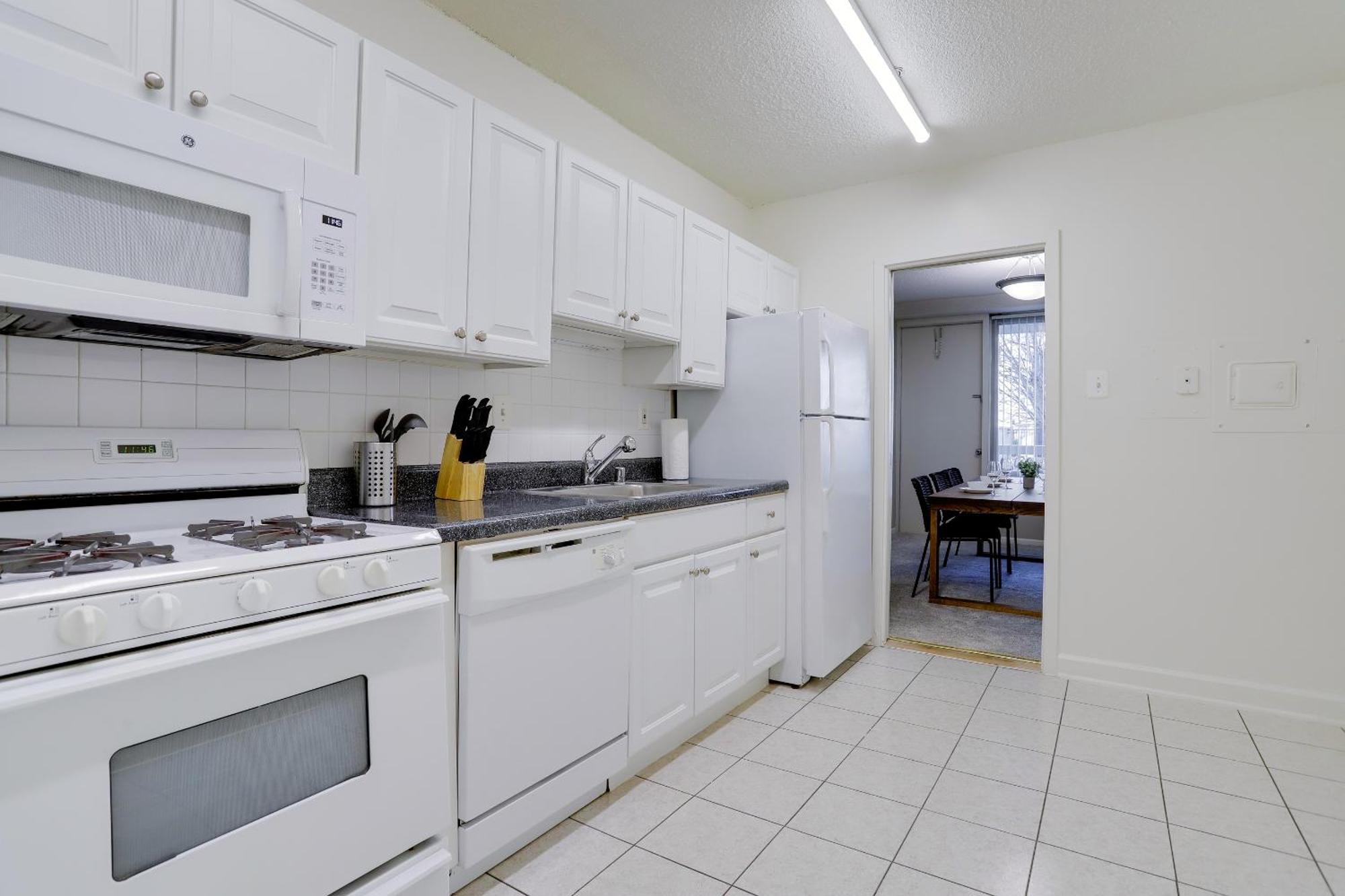 Apartment Crystal - Fantastic 2br Aprtment With Gym Arlington