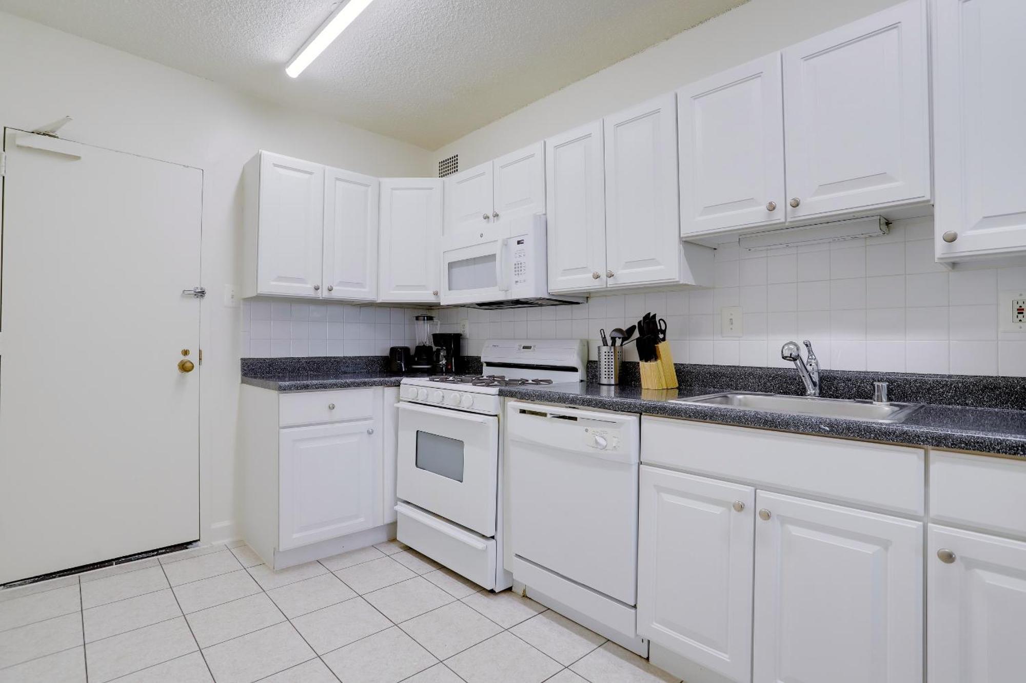 Crystal - Fantastic 2br Aprtment With Gym *